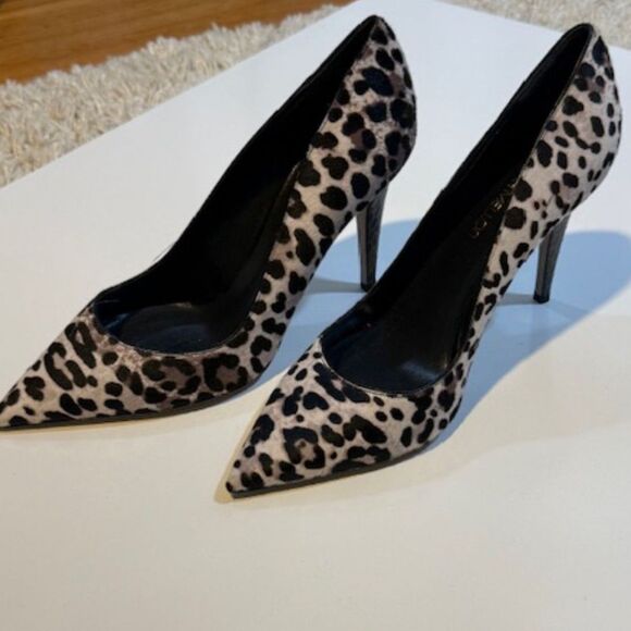 Tamara Mellon Grey White Leopard Pony Hair Pointed-Toe Pumps 39.5/9 Italian NWOB - Picture 6 of 6